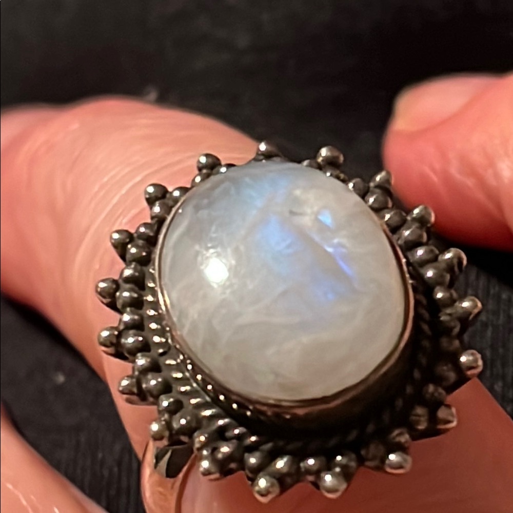 NWOT Elegant Silver Moonstone Ring 8